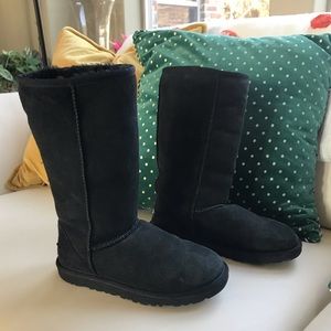 UGG Women’s Essential Tall Boot, Size 5, Black